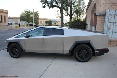 2024 Tesla Cybertruck Foundation AWD   - Photo 9 - Rialto, CA 92376-8618