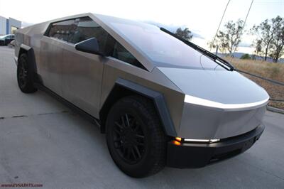 2024 Tesla Cybertruck Foundation AWD   - Photo 5 - Rialto, CA 92376-8618