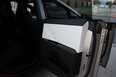 2024 Tesla Cybertruck Foundation AWD   - Photo 15 - Rialto, CA 92376-8618