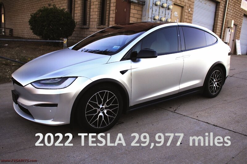 2022 Tesla Model X   - Photo 1 - Rialto, CA 92376-8618