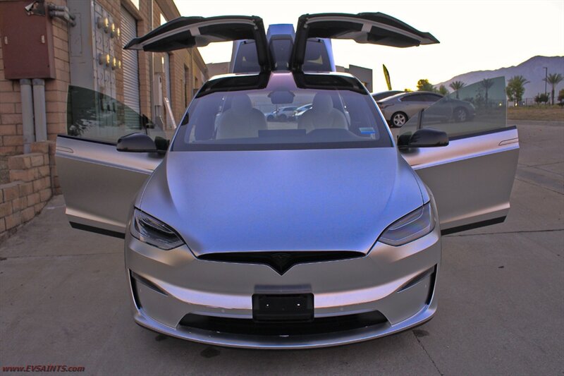 2022 Tesla Model X   - Photo 19 - Rialto, CA 92376-8618