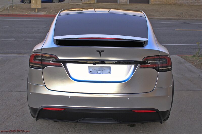 2022 Tesla Model X   - Photo 4 - Rialto, CA 92376-8618