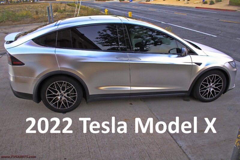 2022 Tesla Model X   - Photo 6 - Rialto, CA 92376-8618