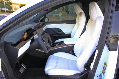 2022 Tesla Model X   - Photo 11 - Rialto, CA 92376-8618