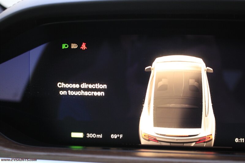 2022 Tesla Model X   - Photo 21 - Rialto, CA 92376-8618