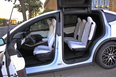 2022 Tesla Model X   - Photo 10 - Rialto, CA 92376-8618