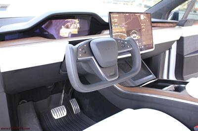 2022 Tesla Model X   - Photo 16 - Rialto, CA 92376-8618
