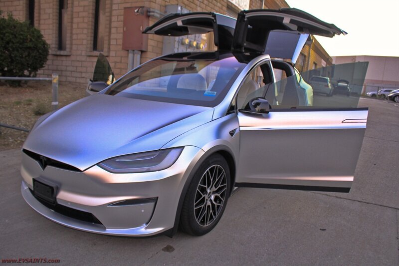 2022 Tesla Model X   - Photo 20 - Rialto, CA 92376-8618