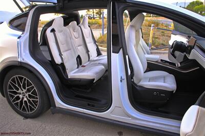 2022 Tesla Model X   - Photo 14 - Rialto, CA 92376-8618