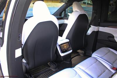 2022 Tesla Model X   - Photo 12 - Rialto, CA 92376-8618