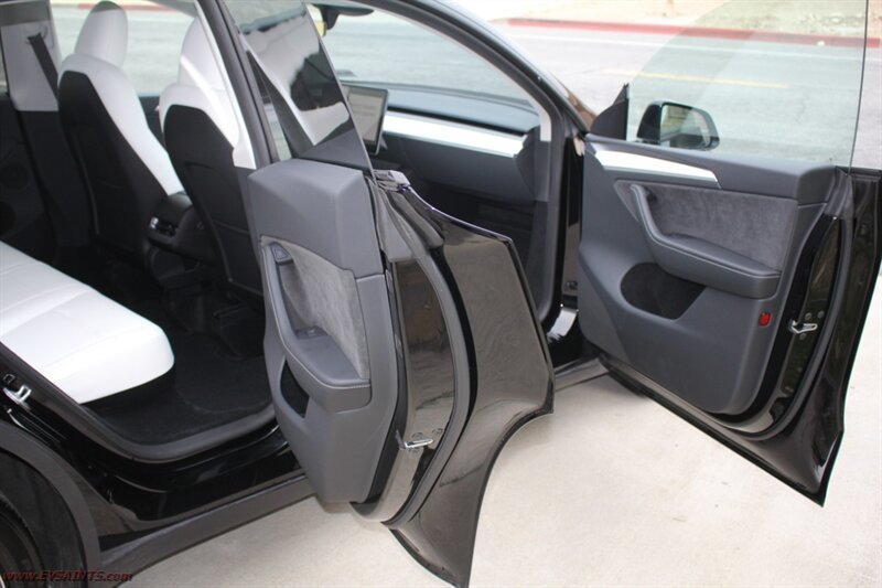 2023 Tesla Model Y AWD - Photo 12 - Rialto, CA 92376-8618