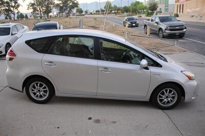 2017 Toyota Prius v Three  Finance Available - Photo 11 - Rialto, CA 92376-8618