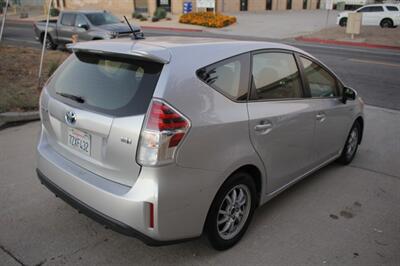 2017 Toyota Prius v Three  Finance Available - Photo 9 - Rialto, CA 92376-8618