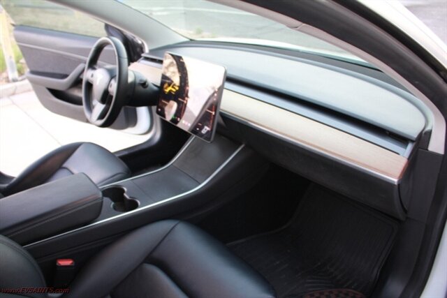 2020 Tesla Model 3 Standard Range Plus - Photo 15 - Rialto, CA 92376-8618