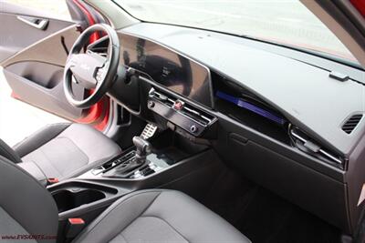 2023 Kia Niro EX Touring Finance Available - Photo 17 - Rialto, CA 92376-8618