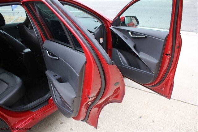 2023 Kia Niro EX Touring Finance Available - Photo 10 - Rialto, CA 92376-8618