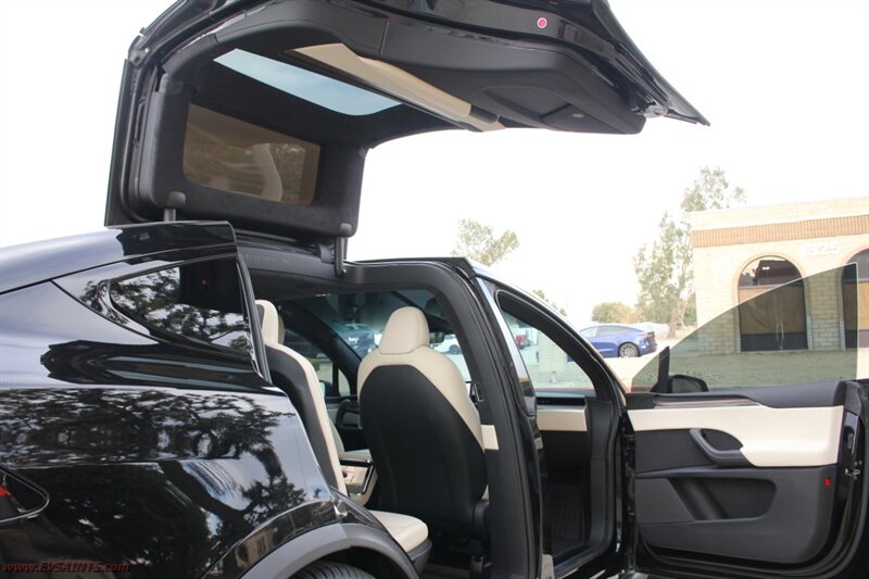 2023 Tesla Model X Dual Motor AWD - Photo 14 - Rialto, CA 92376-8618