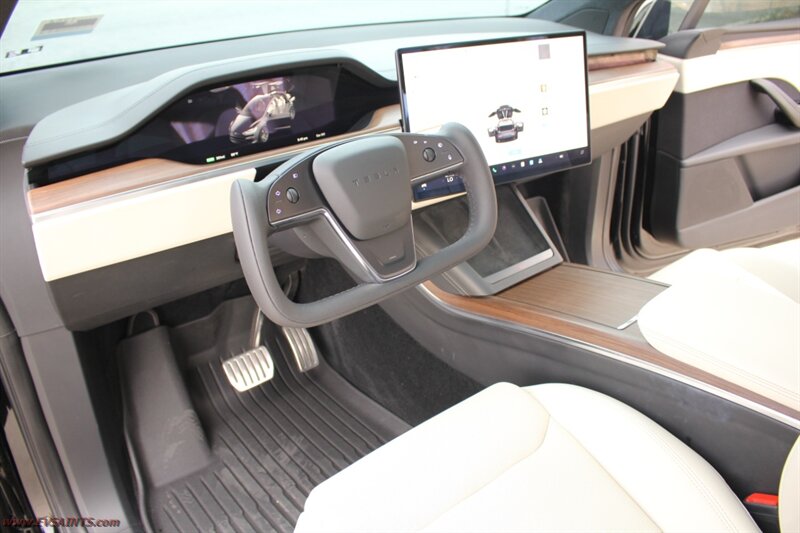 2023 Tesla Model X Dual Motor AWD - Photo 17 - Rialto, CA 92376-8618