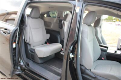 2024 Toyota Sienna LE 8-Passenger  HYBRID - Photo 10 - Rialto, CA 92376-8618