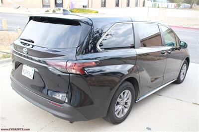 2024 Toyota Sienna LE 8-Passenger  HYBRID - Photo 5 - Rialto, CA 92376-8618