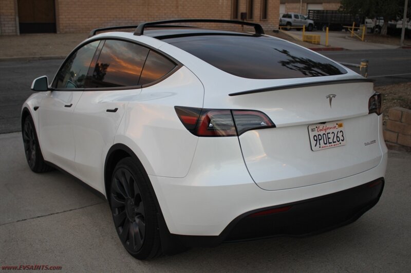 2025 Tesla Model Y Performance We Finance This - Photo 5 - Rialto, CA 92376-8618