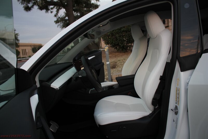 2025 Tesla Model Y Performance We Finance This - Photo 11 - Rialto, CA 92376-8618