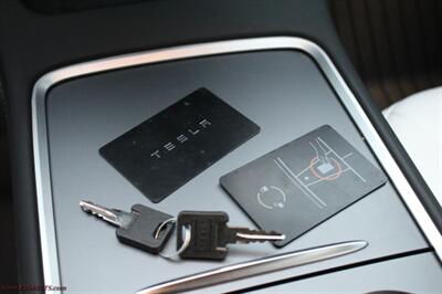 2025 Tesla Model Y Performance We Finance This - Photo 21 - Rialto, CA 92376-8618