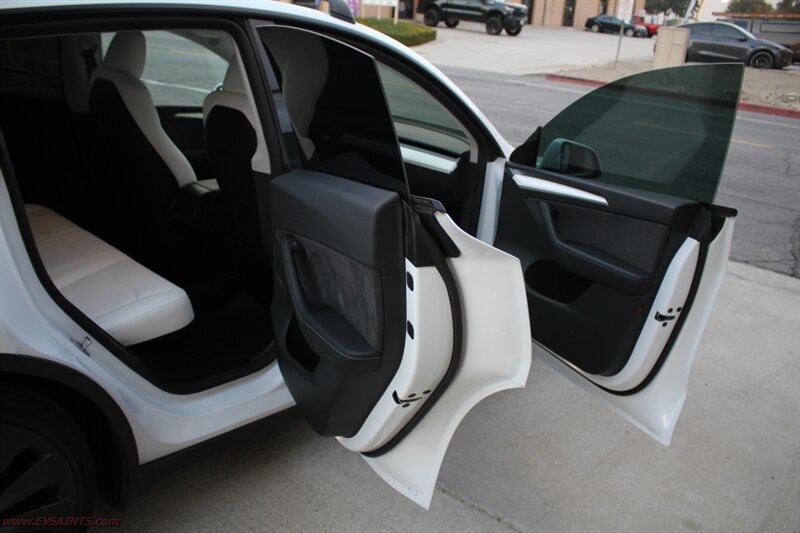 2025 Tesla Model Y Performance We Finance This - Photo 9 - Rialto, CA 92376-8618