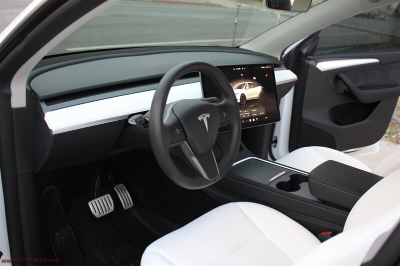 2025 Tesla Model Y Performance We Finance This - Photo 12 - Rialto, CA 92376-8618