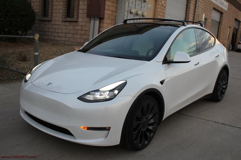 2025 Tesla Model Y Performance We Finance This - Photo 2 - Rialto, CA 92376-8618