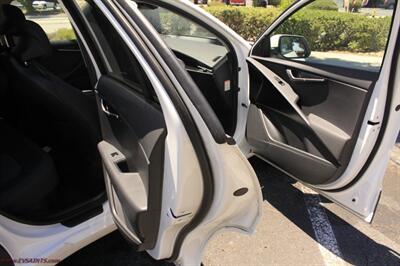 2024 Kia Niro LX  We Finance - Photo 12 - Rialto, CA 92376-8618
