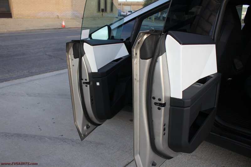 2024 Tesla Cybertruck Foundation Finance Available - Photo 15 - Rialto, CA 92376-8618