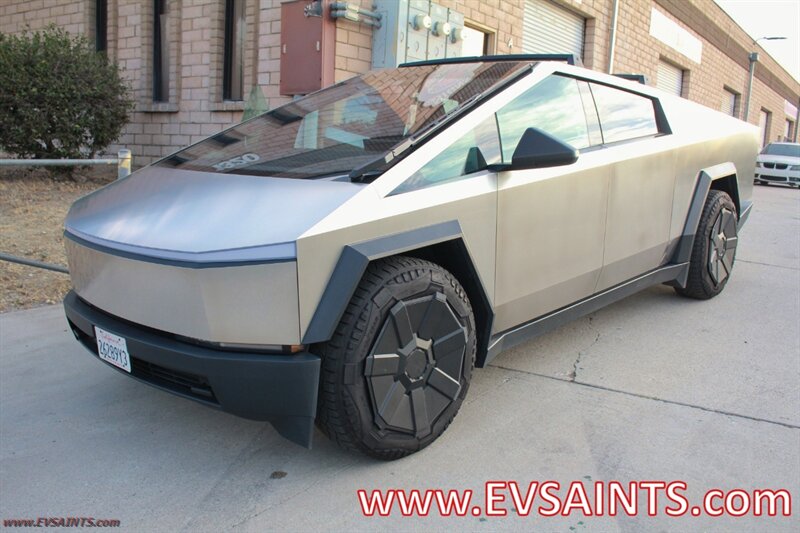 2024 Tesla Cybertruck Foundation  Finance Available - Photo 1 - Rialto, CA 92376-8618