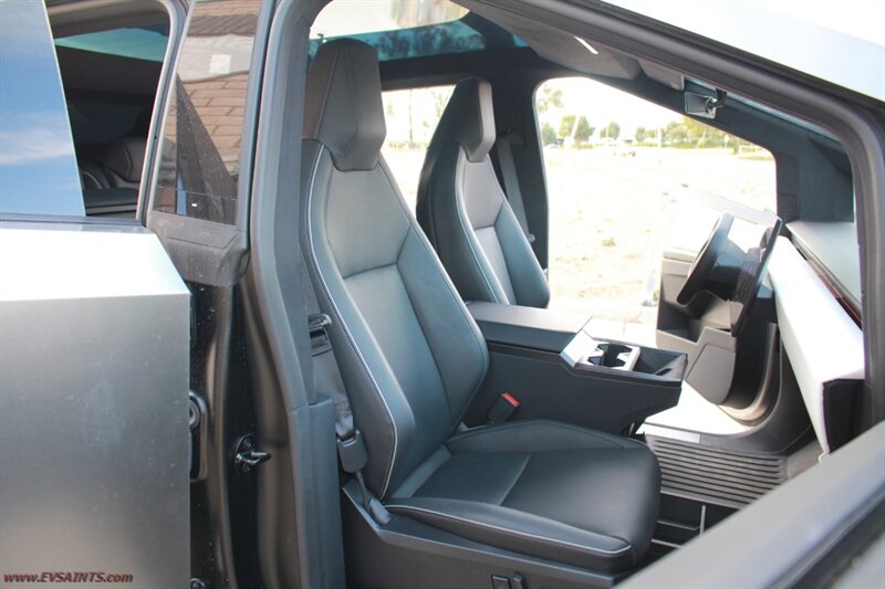 2024 Tesla Cybertruck Foundation Finance Available - Photo 18 - Rialto, CA 92376-8618