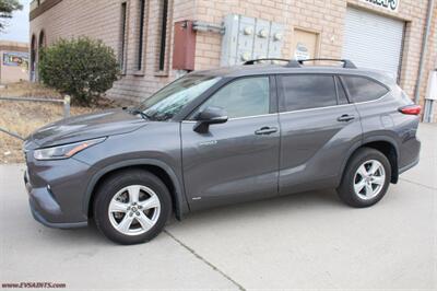 2021 Toyota Highlander Hybrid LE  We finance this vehicle - Photo 3 - Rialto, CA 92376-8618
