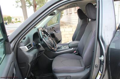 2021 Toyota Highlander Hybrid LE  We finance this vehicle - Photo 11 - Rialto, CA 92376-8618