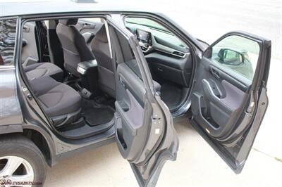 2021 Toyota Highlander Hybrid LE  We finance this vehicle - Photo 17 - Rialto, CA 92376-8618