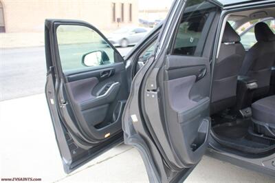2021 Toyota Highlander Hybrid LE  We finance this vehicle - Photo 9 - Rialto, CA 92376-8618