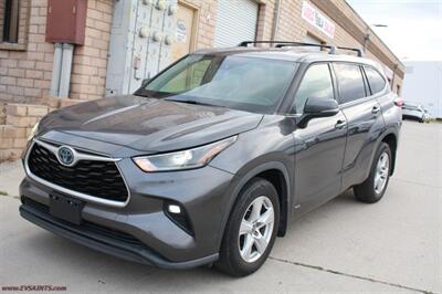 2021 Toyota Highlander Hybrid LE  We finance this vehicle - Photo 2 - Rialto, CA 92376-8618