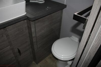 2023 Black Series HQ19 Off-Road Camper - Photo 16 - Rialto, CA 92376-8618