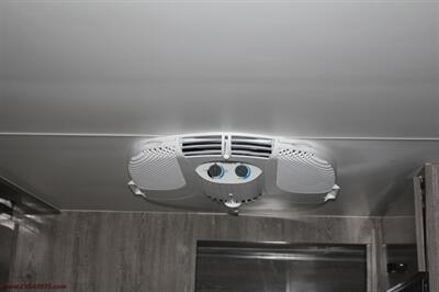 2023 Black Series HQ19 Off-Road Camper - Photo 18 - Rialto, CA 92376-8618