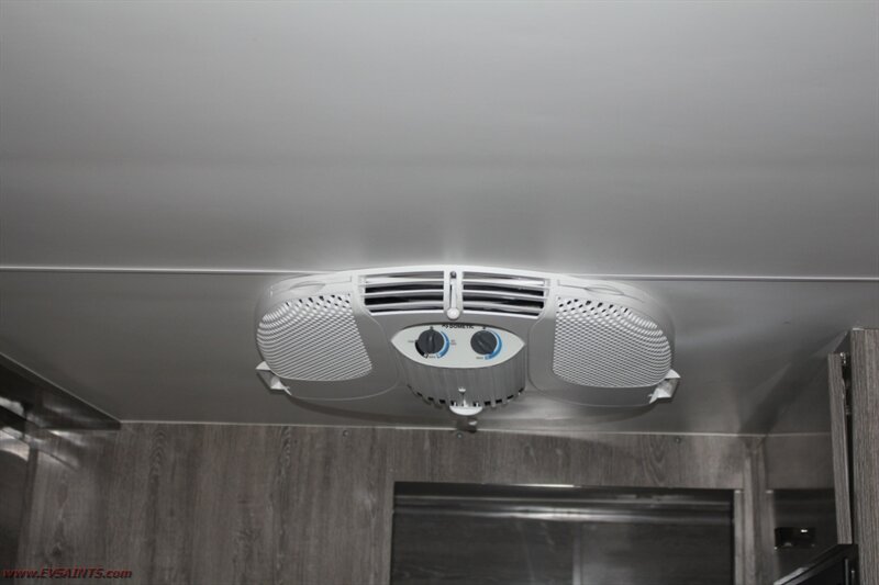 2023 Black Series HQ19 Off-Road Camper - Photo 18 - Rialto, CA 92376-8618