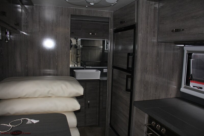 2023 Black Series HQ19 Off-Road Camper - Photo 13 - Rialto, CA 92376-8618