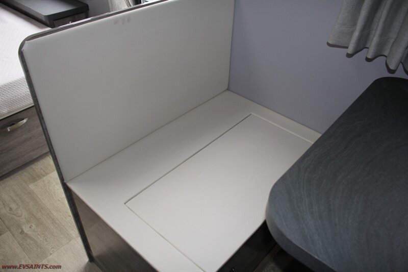 2023 Black Series HQ19 Off-Road Camper - Photo 10 - Rialto, CA 92376-8618