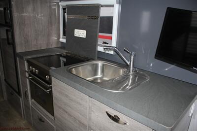 2023 Black Series HQ19 Off-Road Camper - Photo 11 - Rialto, CA 92376-8618