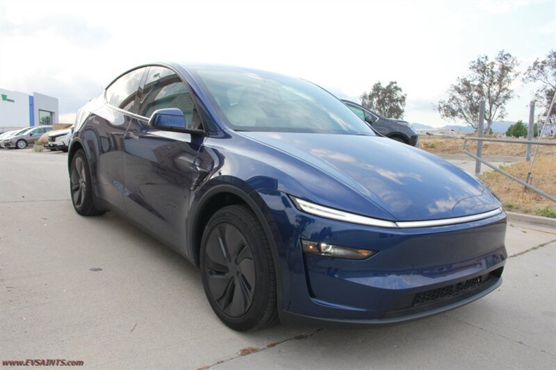 2026 Tesla Model Y LONG RANGE   - Photo 1 - Rialto, CA 92376-8618