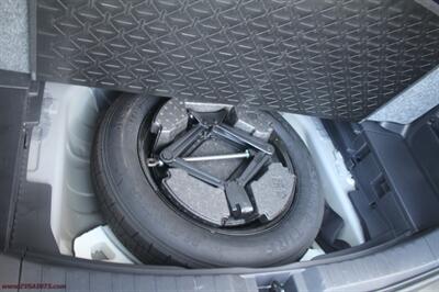 2022 Toyota RAV4 Hybrid XLE  We Finance - Photo 10 - Rialto, CA 92376-8618