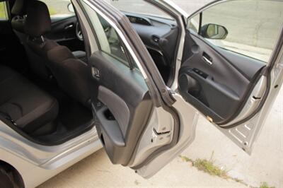 2022 Toyota Prius L Eco  We Finance with Westlake Financial - Photo 8 - Rialto, CA 92376-8618