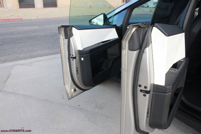 2024 Tesla Cybertruck Foundation AWD - Photo 10 - Rialto, CA 92376-8618