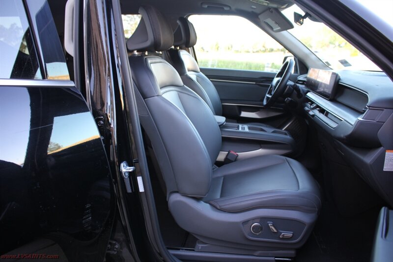 2024 Kia EV9 Black - Photo 11 - Rialto, CA 92376-8618